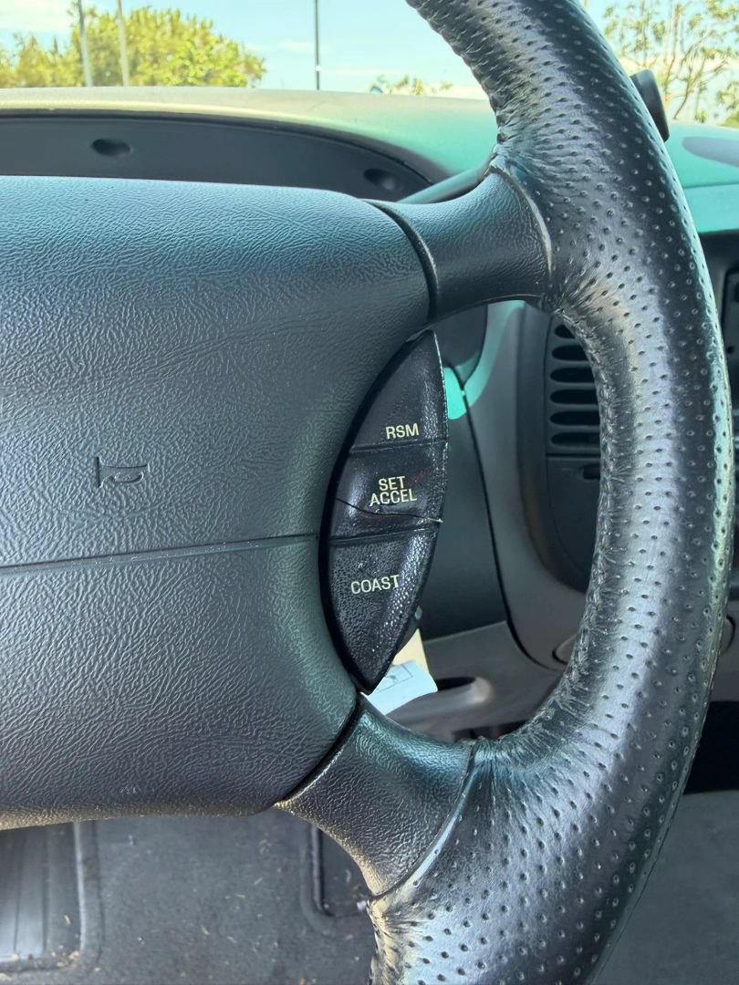 Used 2003 Ford F150 Lightning RWD image 17