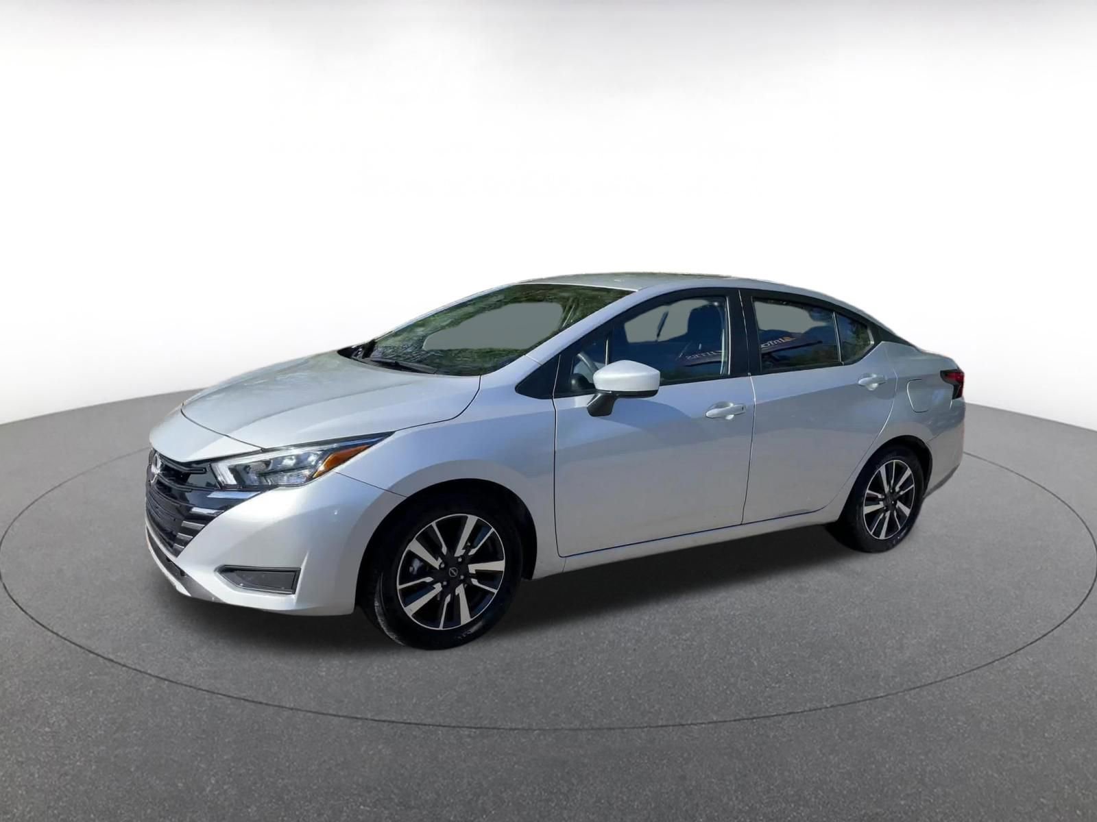 Used 2025 Nissan Versa SV FWD image 7
