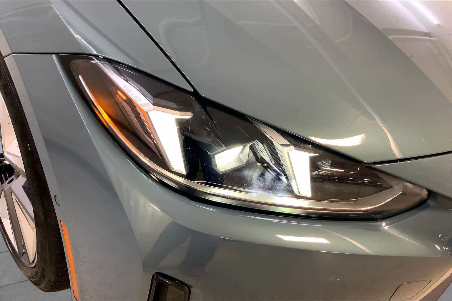 Used 2025 BMW i4 eDrive40 w/ Premium Package RWD image 27