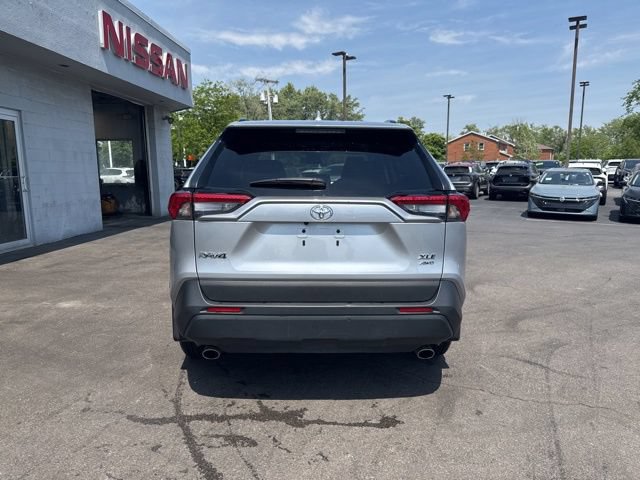 Used 2025 Toyota RAV4 XLE AWD/4WD image 3