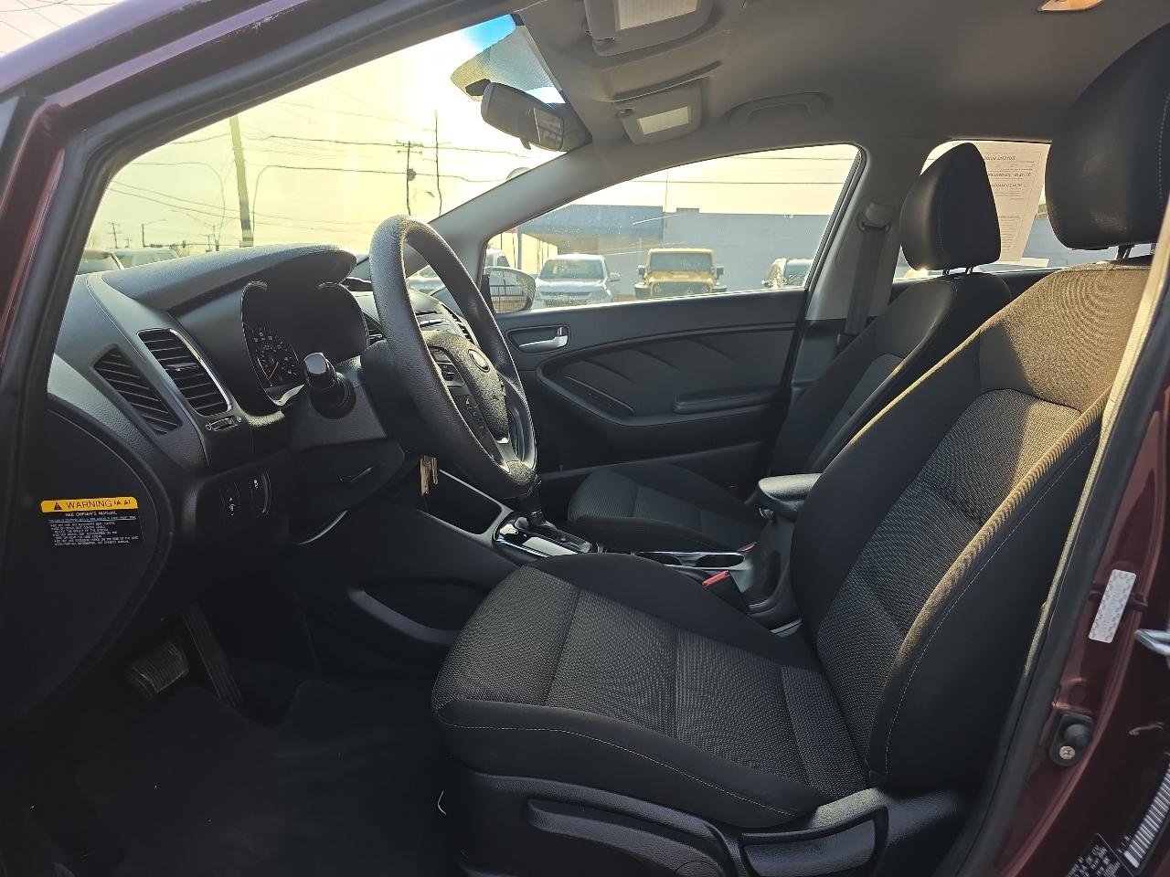 Used 2017 Kia Forte LX image 9