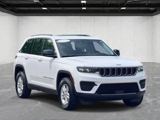 Certified 2023 Jeep Grand Cherokee Laredo w/ Luxury Tech Group I AWD/4WD image 3