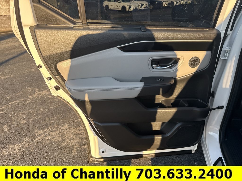 Certified 2025 Honda Pilot Touring image 24
