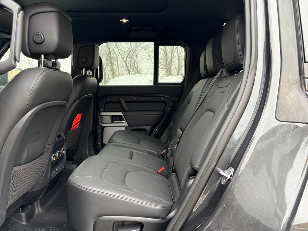 Used 2024 Land Rover Defender 130 S image 13