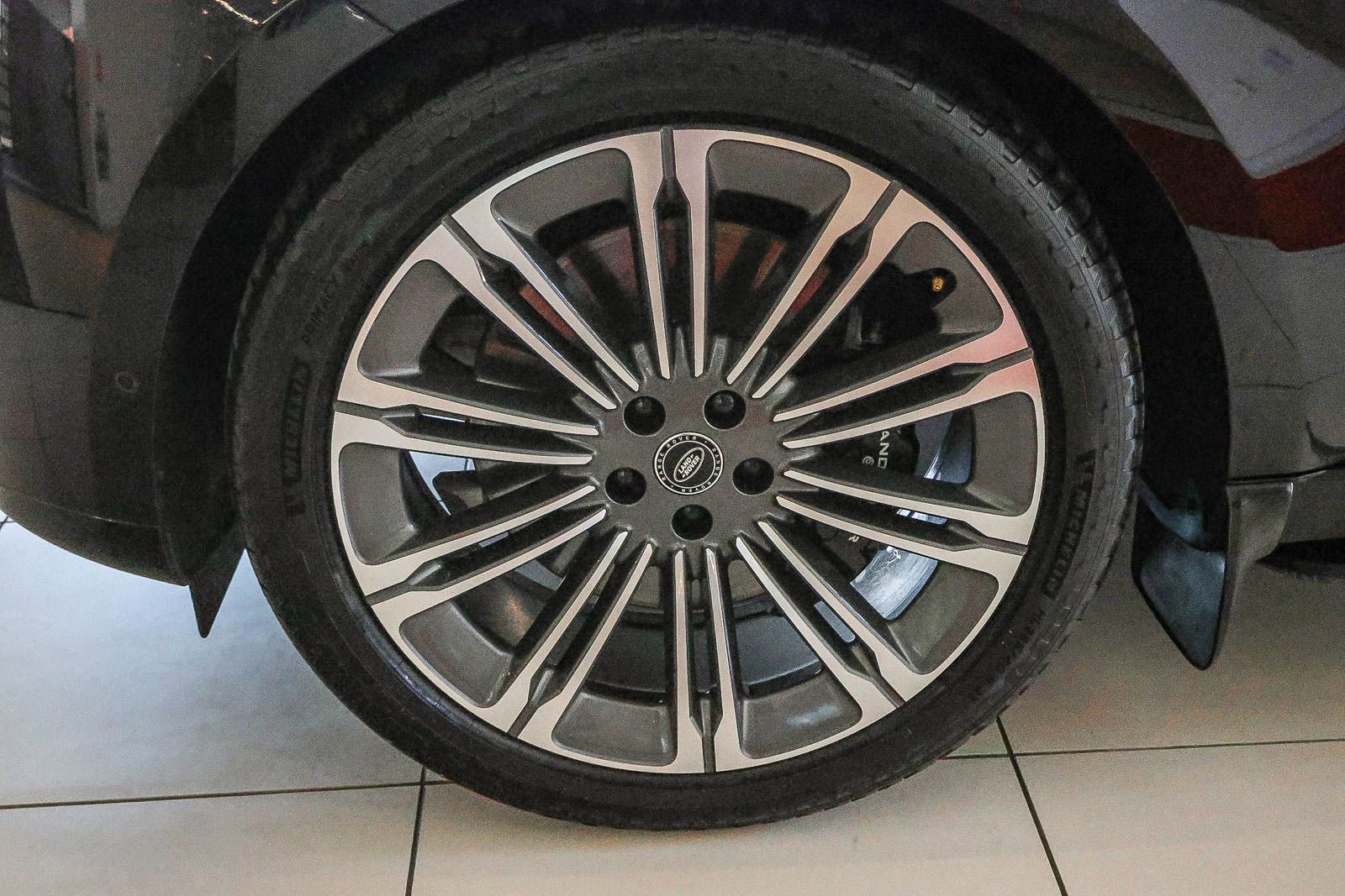 Used 2024 Land Rover Range Rover SV image 4