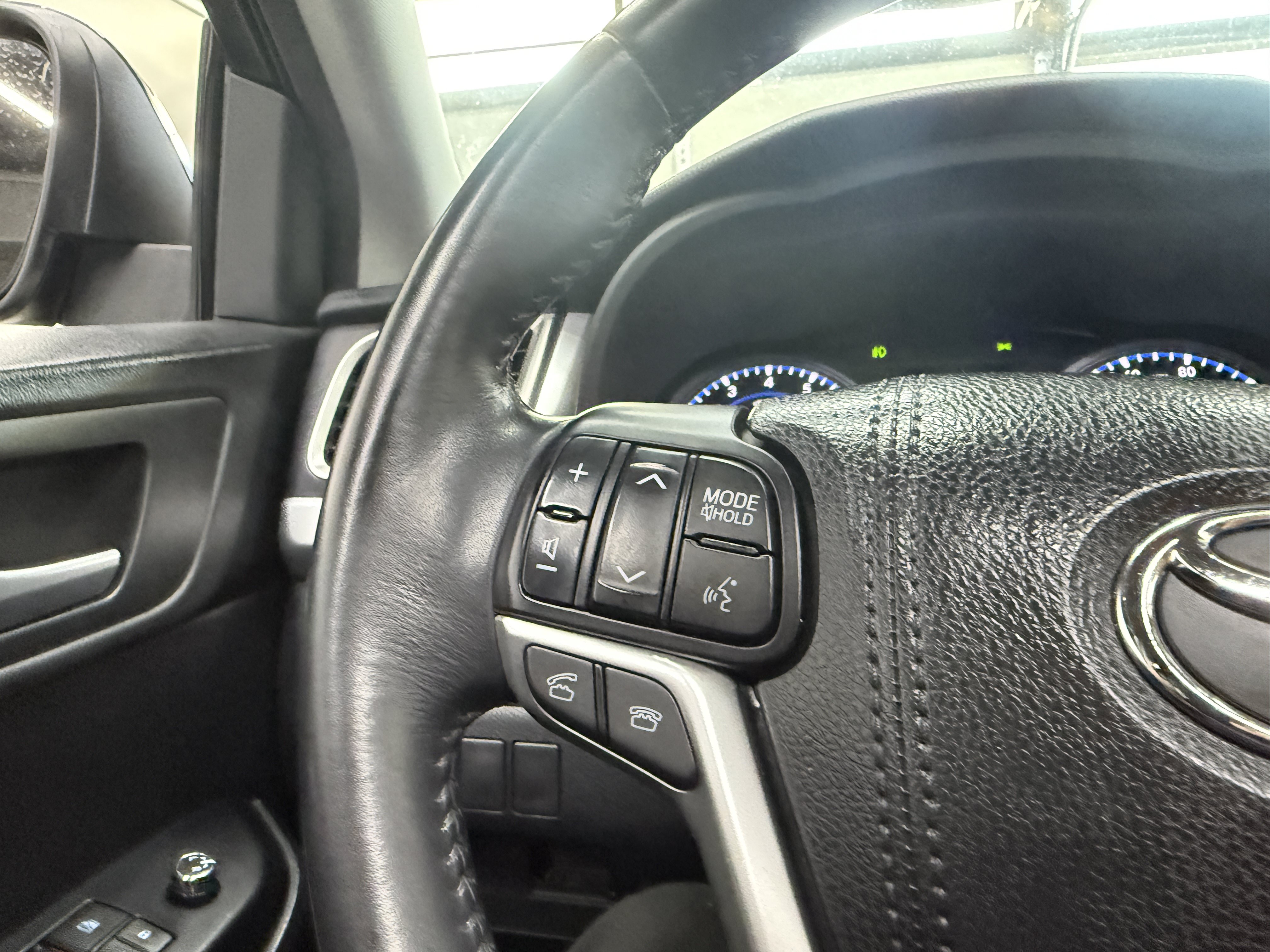 Used 2015 Toyota Highlander XLE AWD/4WD image 10