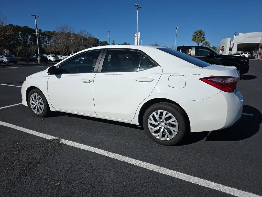 Used 2018 Toyota Corolla LE image 4