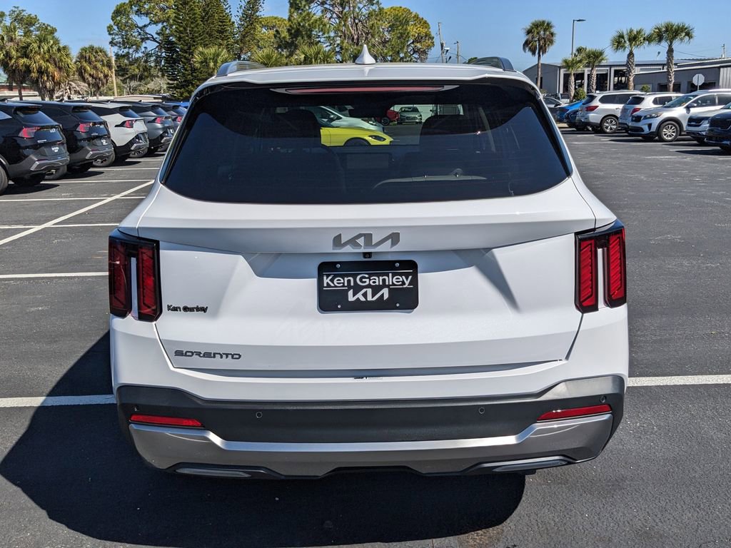 Certified 2024 Kia Sorento EX w/ Panoramic Sunroof Package image 7