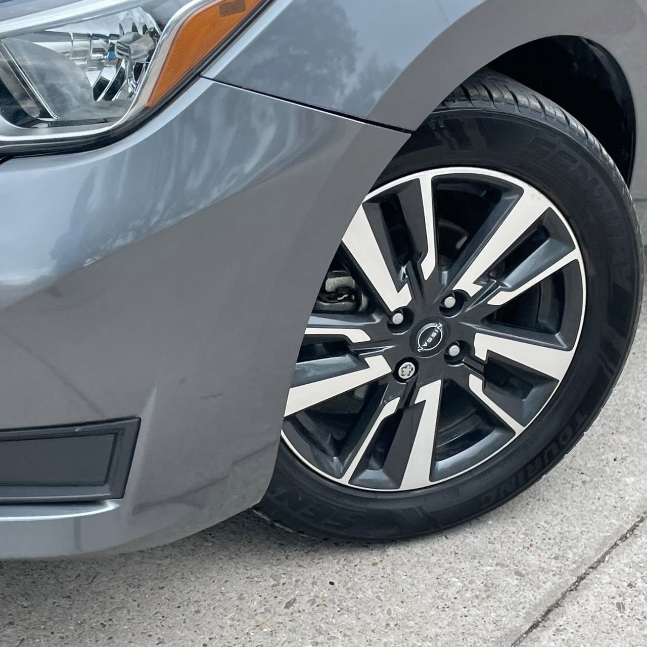 Used 2024 Nissan Versa SV FWD image 9