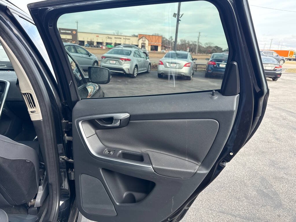 Used 2015 Volvo XC60 T5 FWD image 16