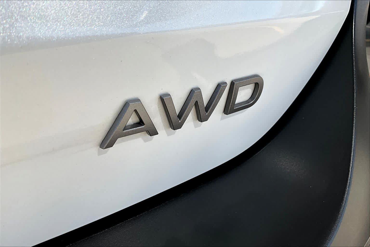 Used 2025 Nissan Kicks SV AWD/4WD image 18