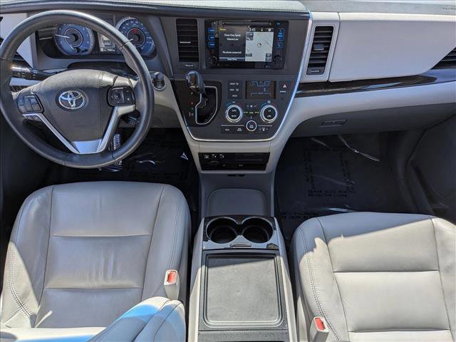 Used 2017 Toyota Sienna XLE Premium image 14