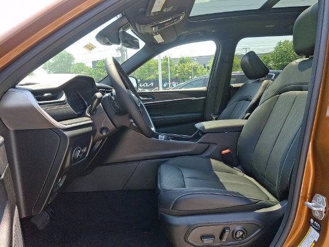 New 2026 Jeep Grand Cherokee L Limited AWD/4WD image 9