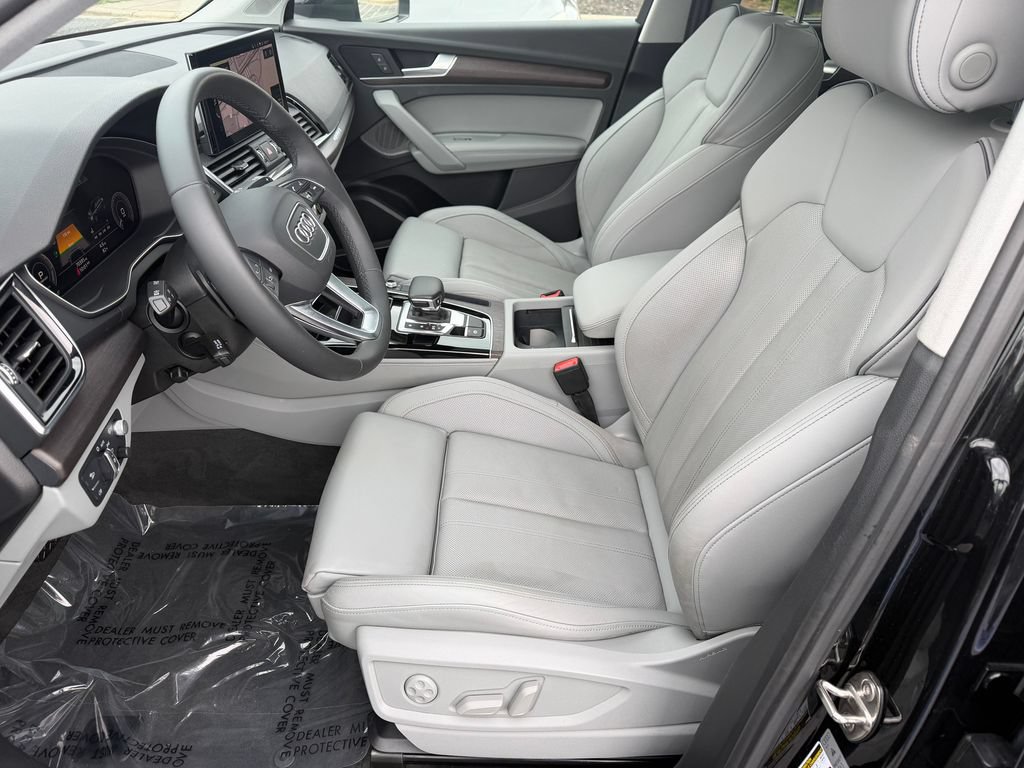 Used 2021 Audi Q5 e Prestige w/ Prestige Package AWD/4WD image 3