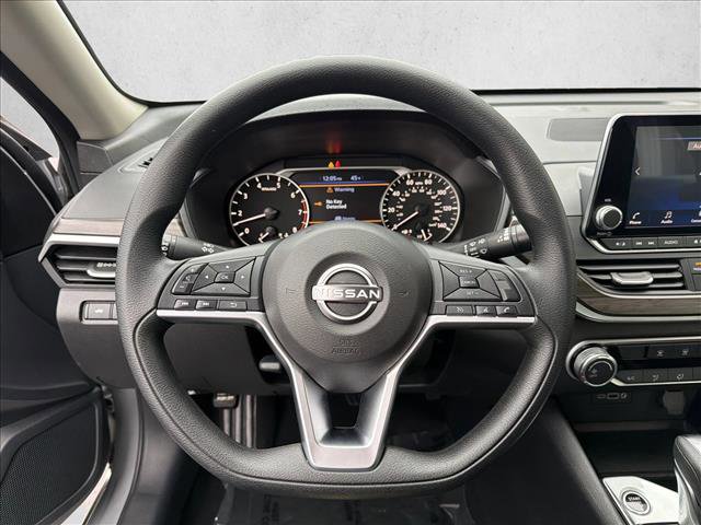 Used 2024 Nissan Altima 2.5 SV image 14