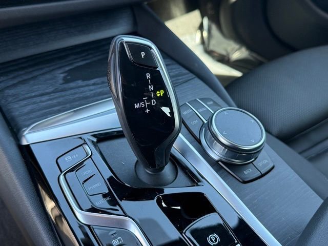 Certified 2023 BMW 530e w/ Premium Package image 28