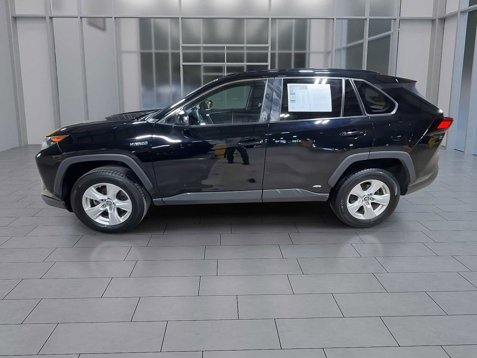 Used 2020 Toyota RAV4 LE image 5