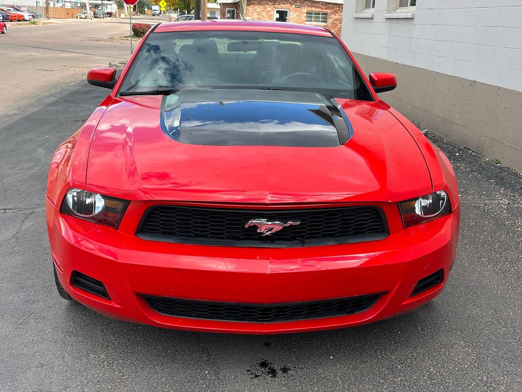 Used 2012 Ford Mustang GT RWD image 2