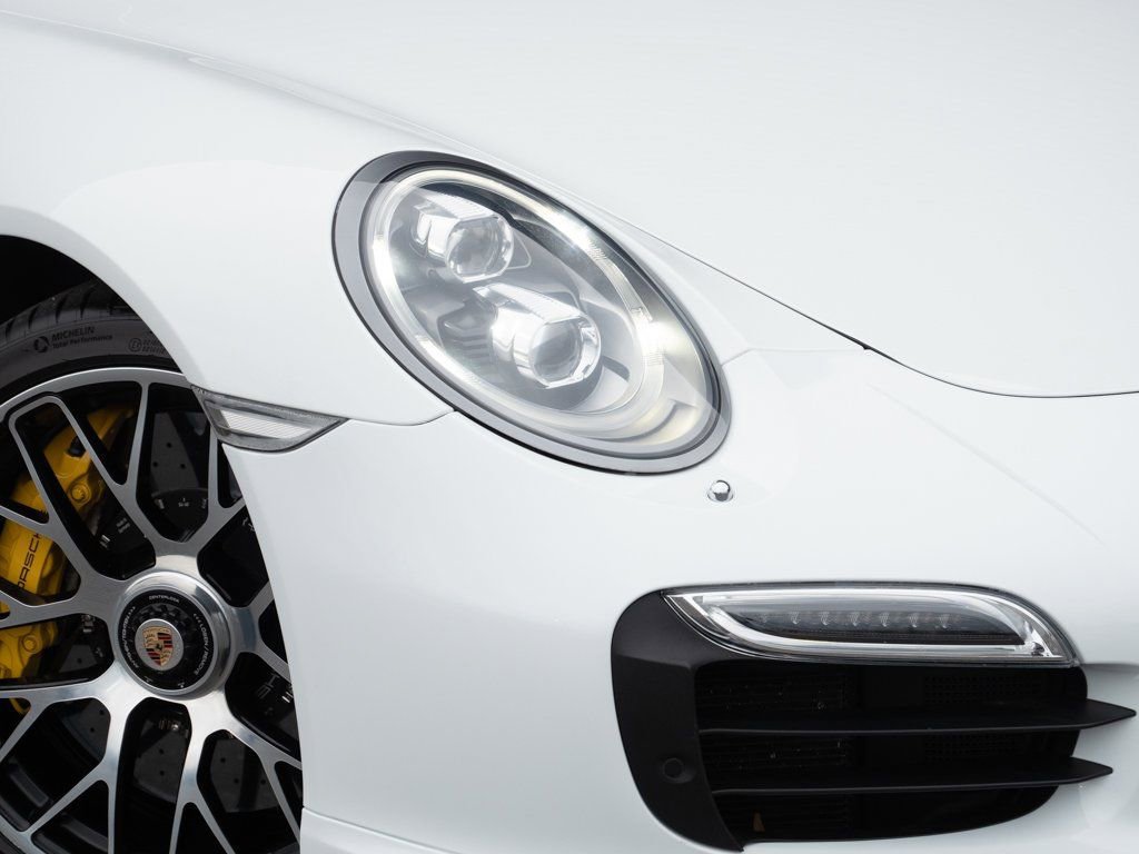 Used 2015 Porsche 911 Turbo S image 31