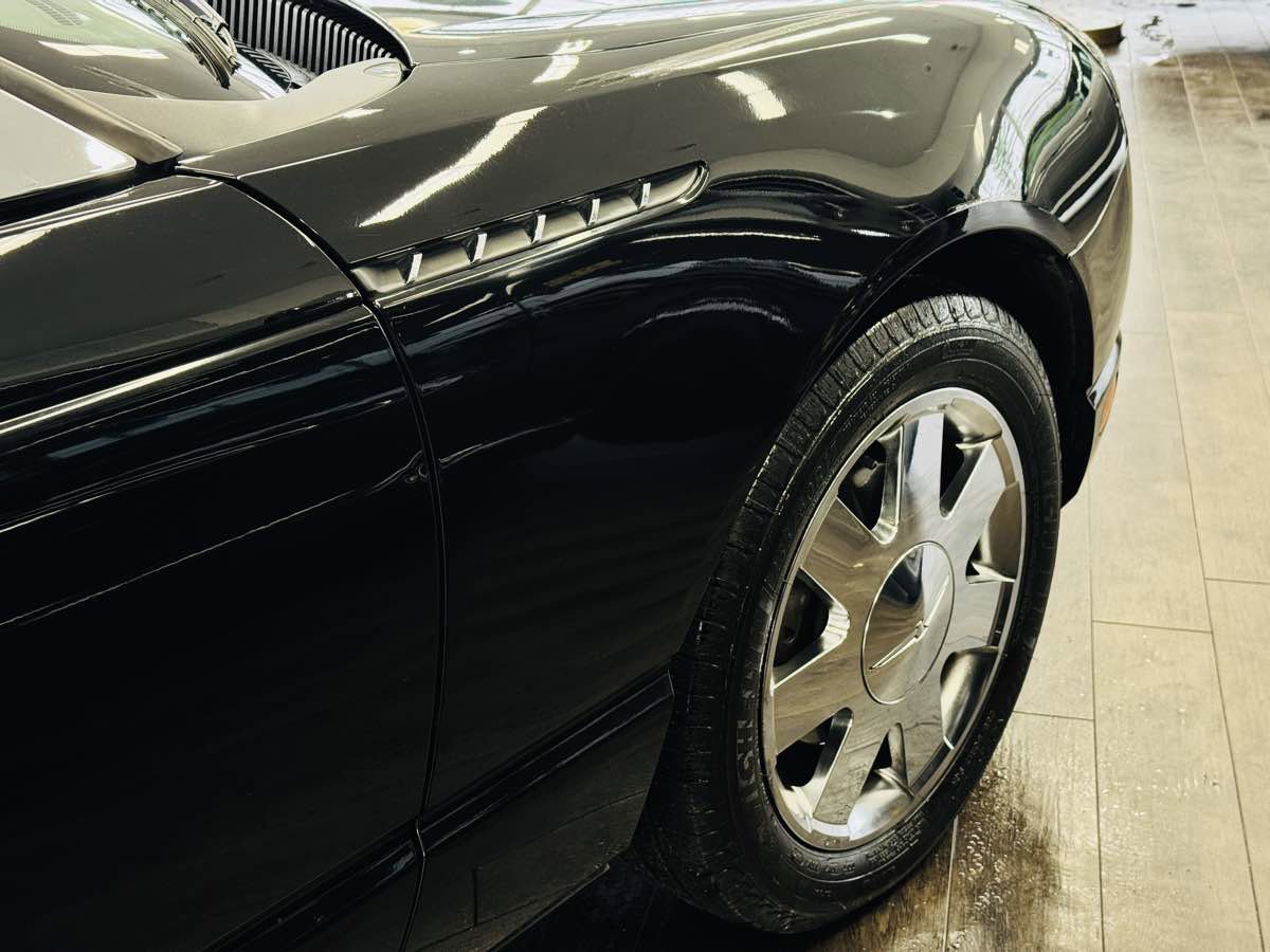 Used 2002 Ford Thunderbird Deluxe image 21