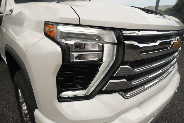 Used 2024 Chevrolet Silverado 2500 High Country w/ Technology Package AWD/4WD image 36