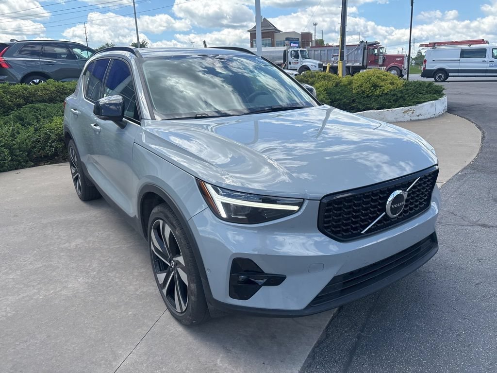 Certified 2024 Volvo XC40 B5 Ultimate w/ Protection Package Premier AWD/4WD image 4