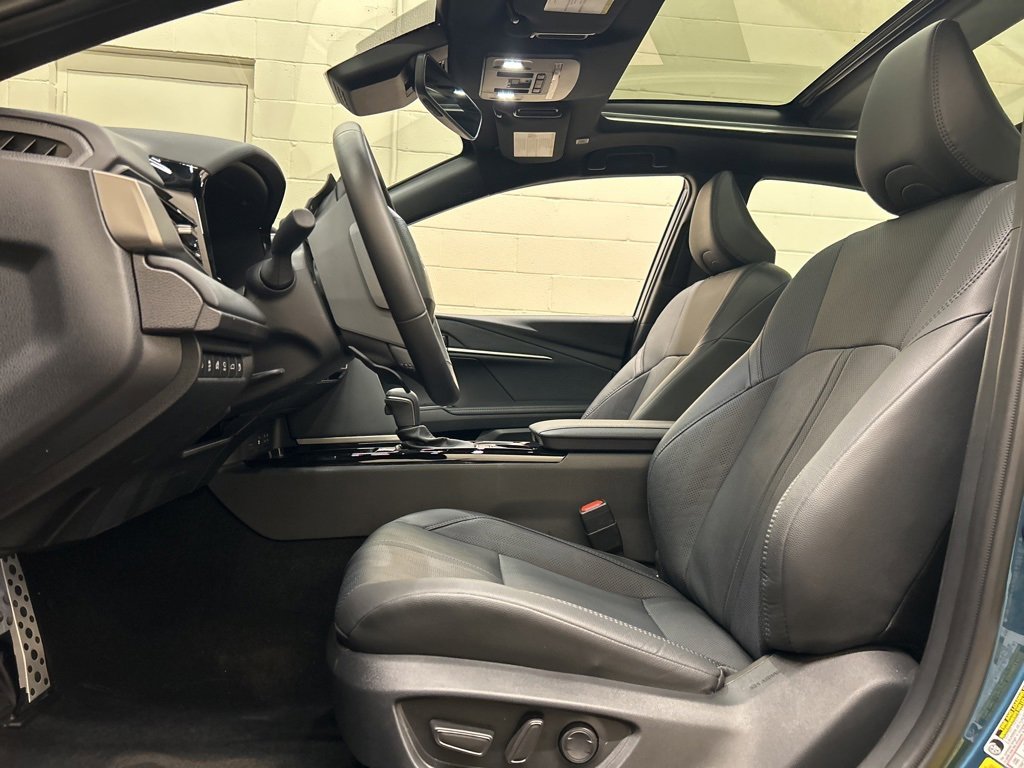 Used 2025 Toyota Camry XSE image 7