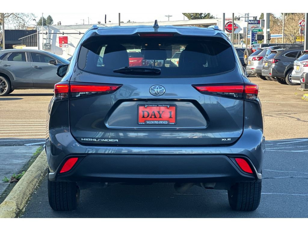 Used 2023 Toyota Highlander XLE image 6