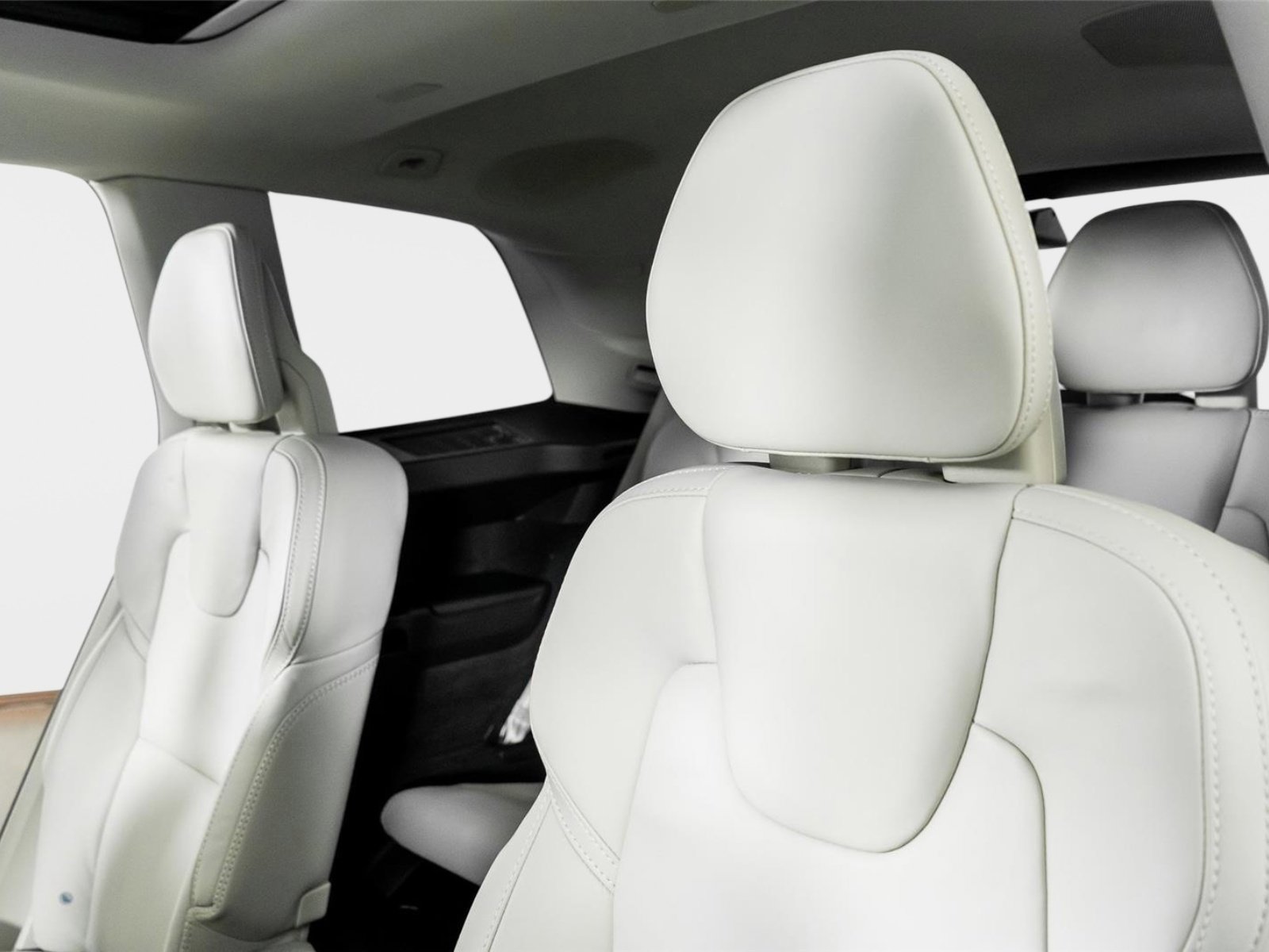 Used 2025 Volvo XC90 B6 Ultra w/ Protection Package Premier image 28