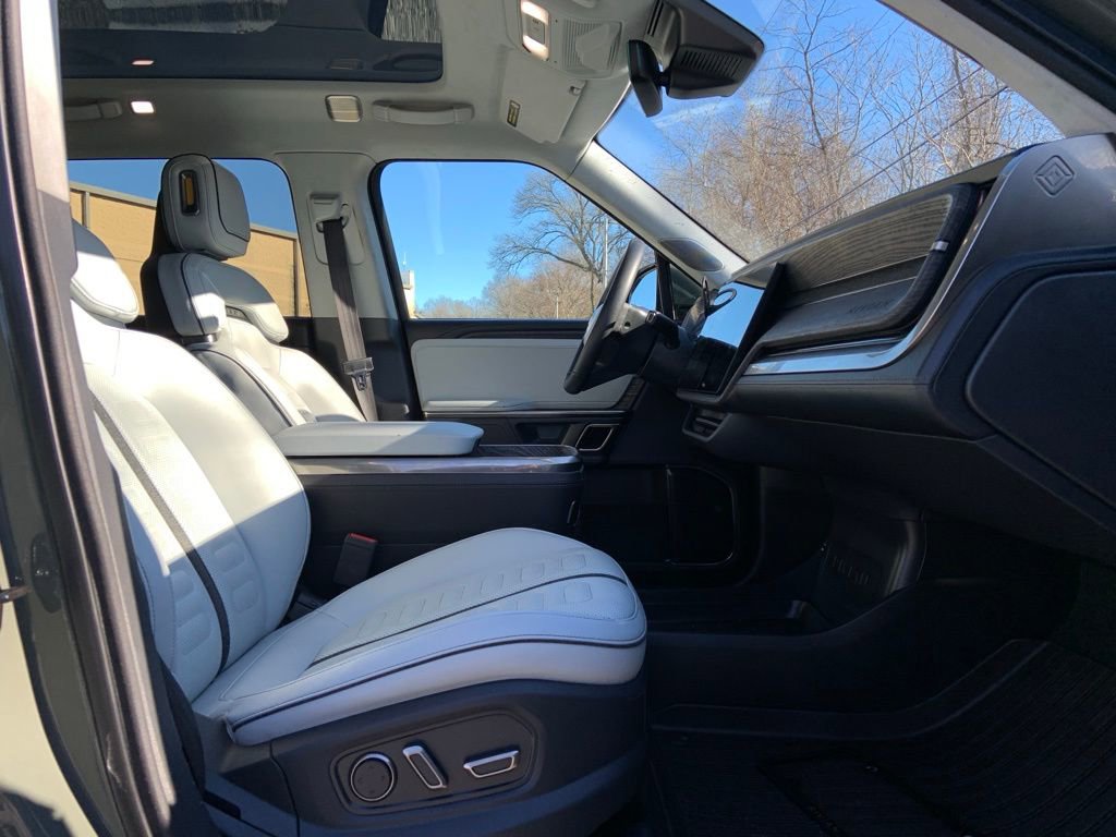 Used 2023 Rivian R1S Launch Edition image 18