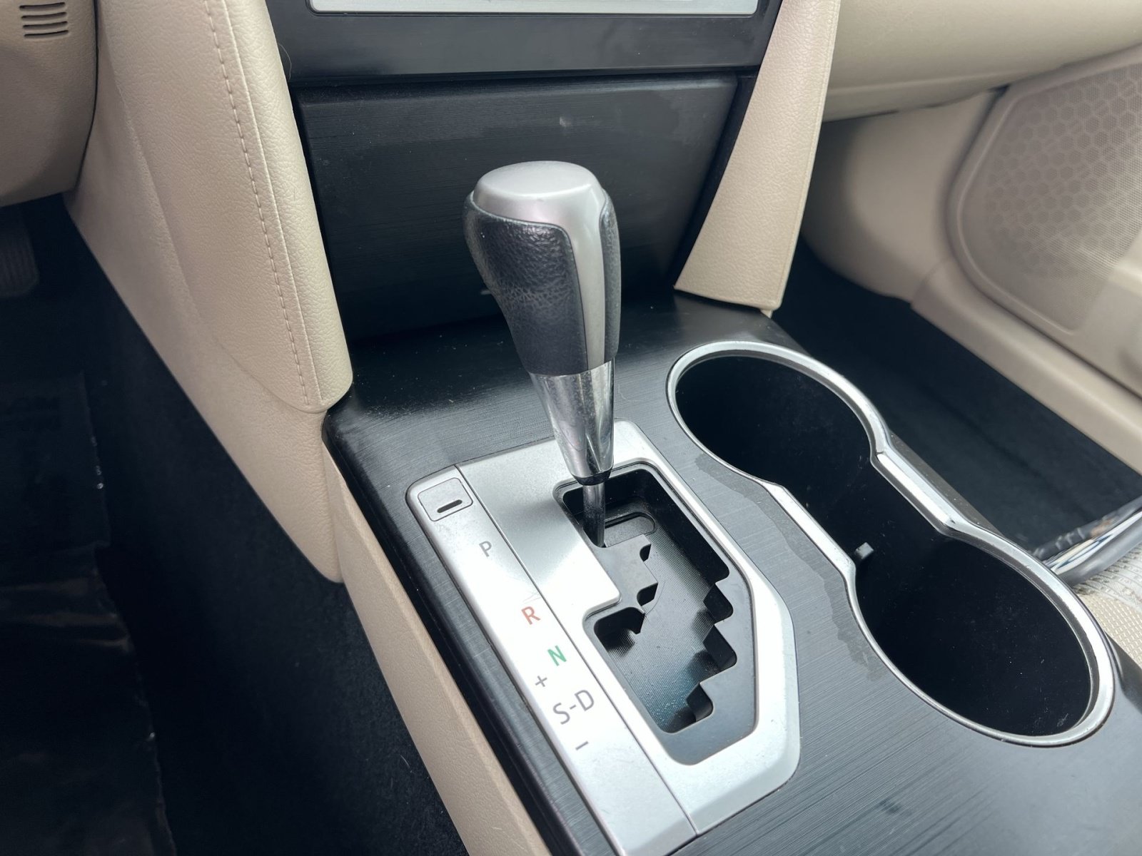 Used 2012 Toyota Camry LE FWD image 20