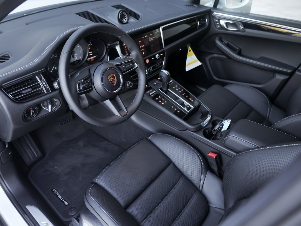 Certified 2026 Porsche Macan S AWD/4WD image 4