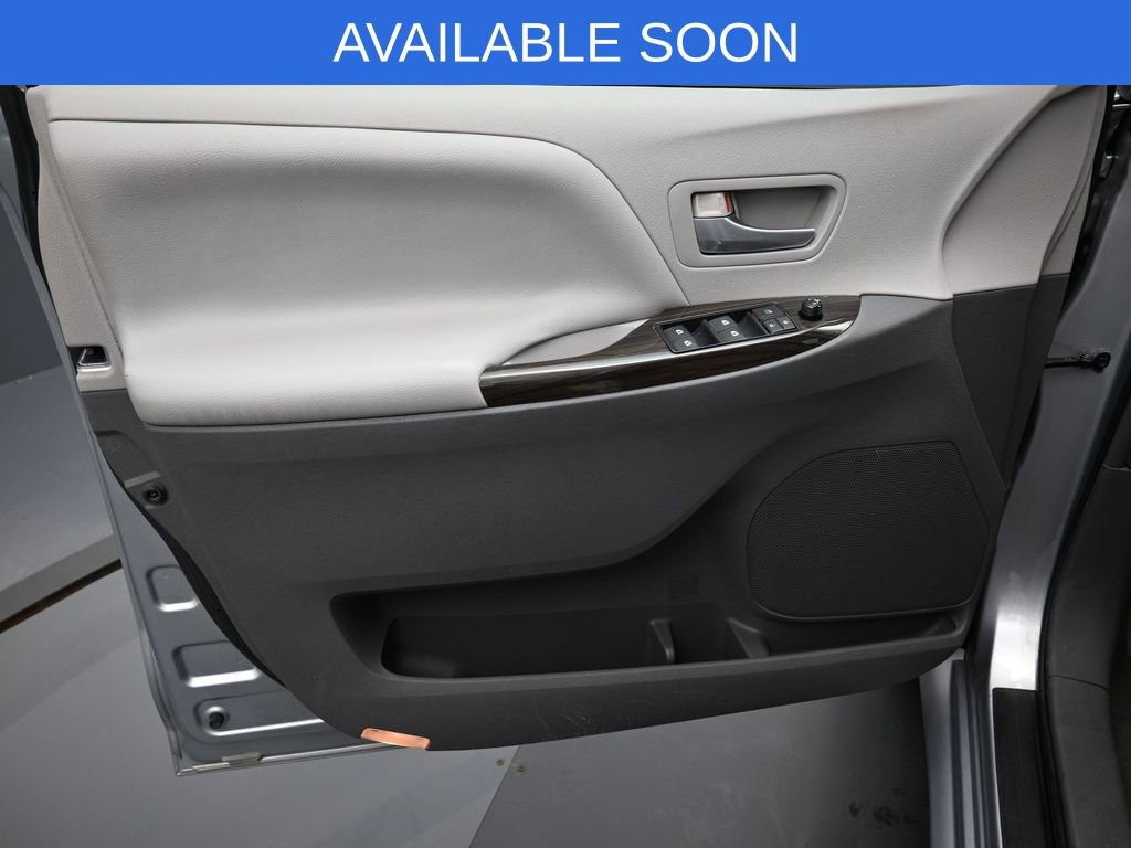 Used 2015 Toyota Sienna XLE AWD/4WD image 11