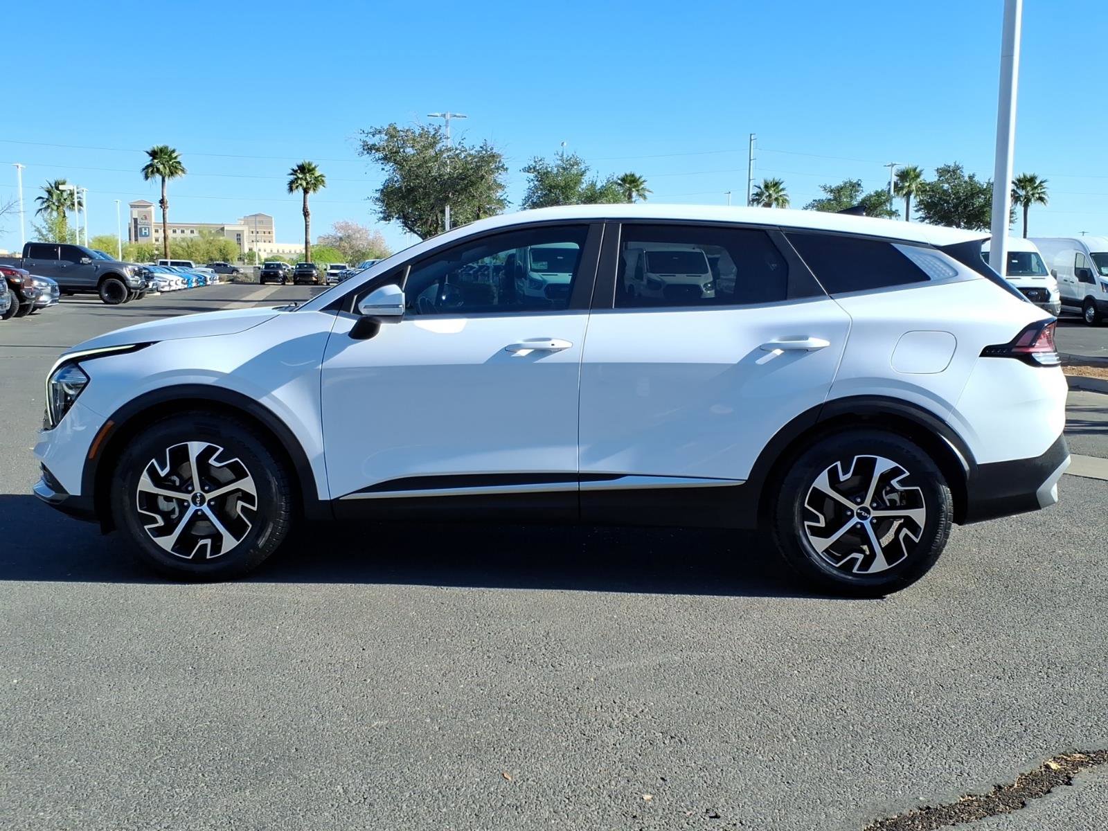 Used 2023 Kia Sportage EX image 2