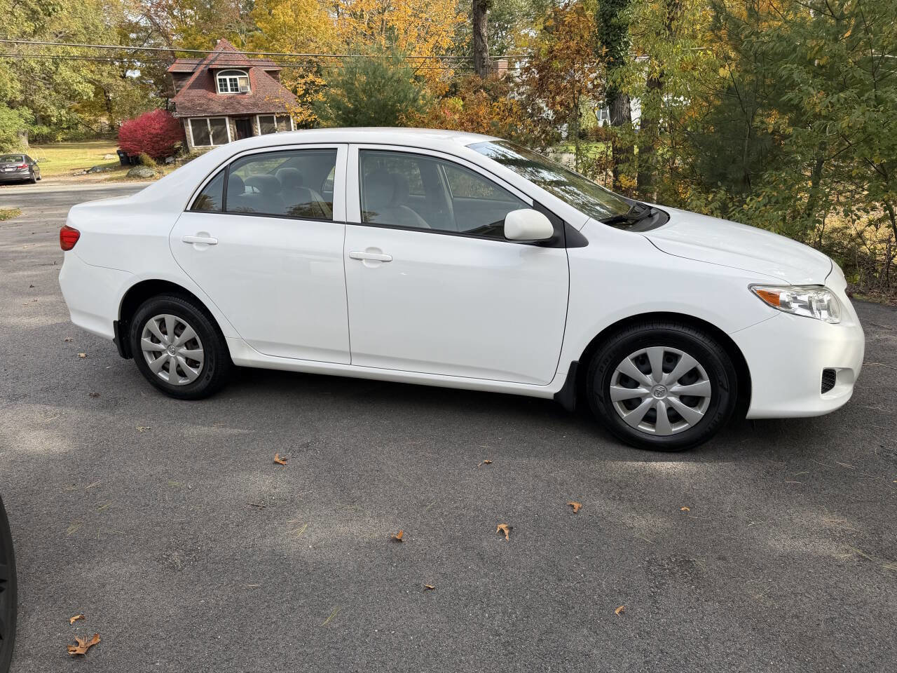 Used 2010 Toyota Corolla LE image 10