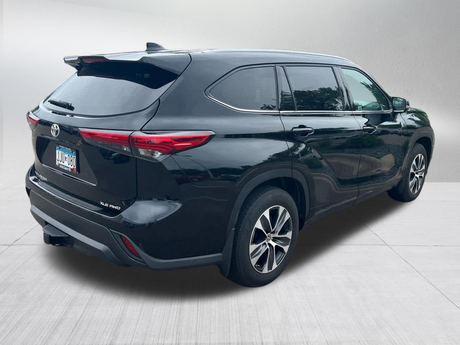 Used 2022 Toyota Highlander XLE AWD/4WD image 6