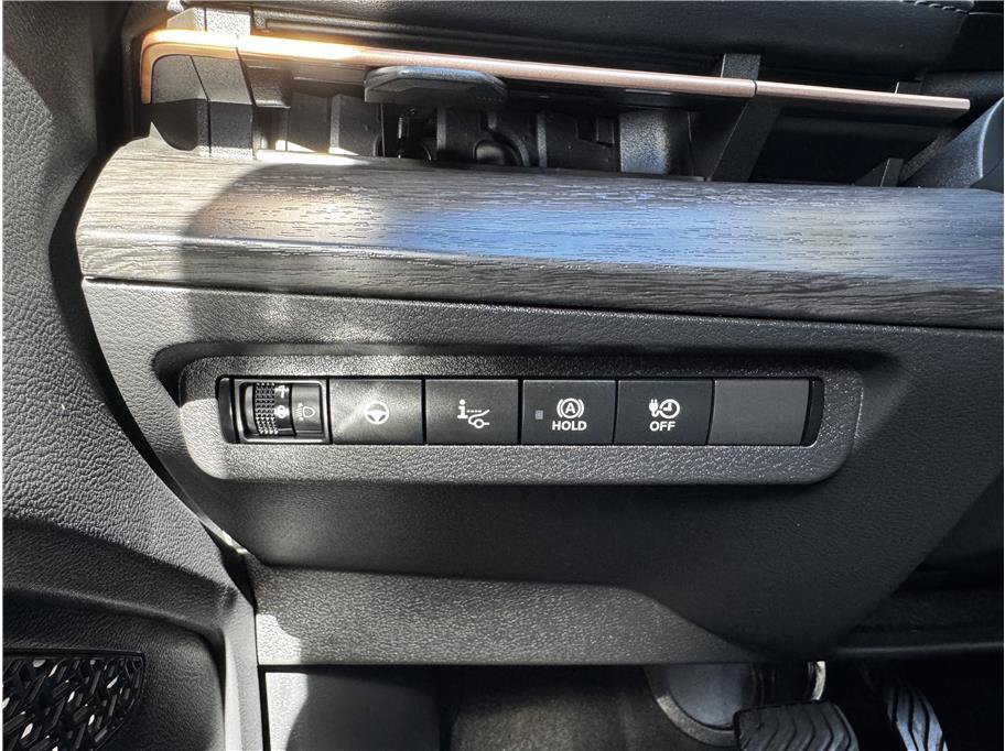 Used 2024 Nissan Ariya AWD image 28