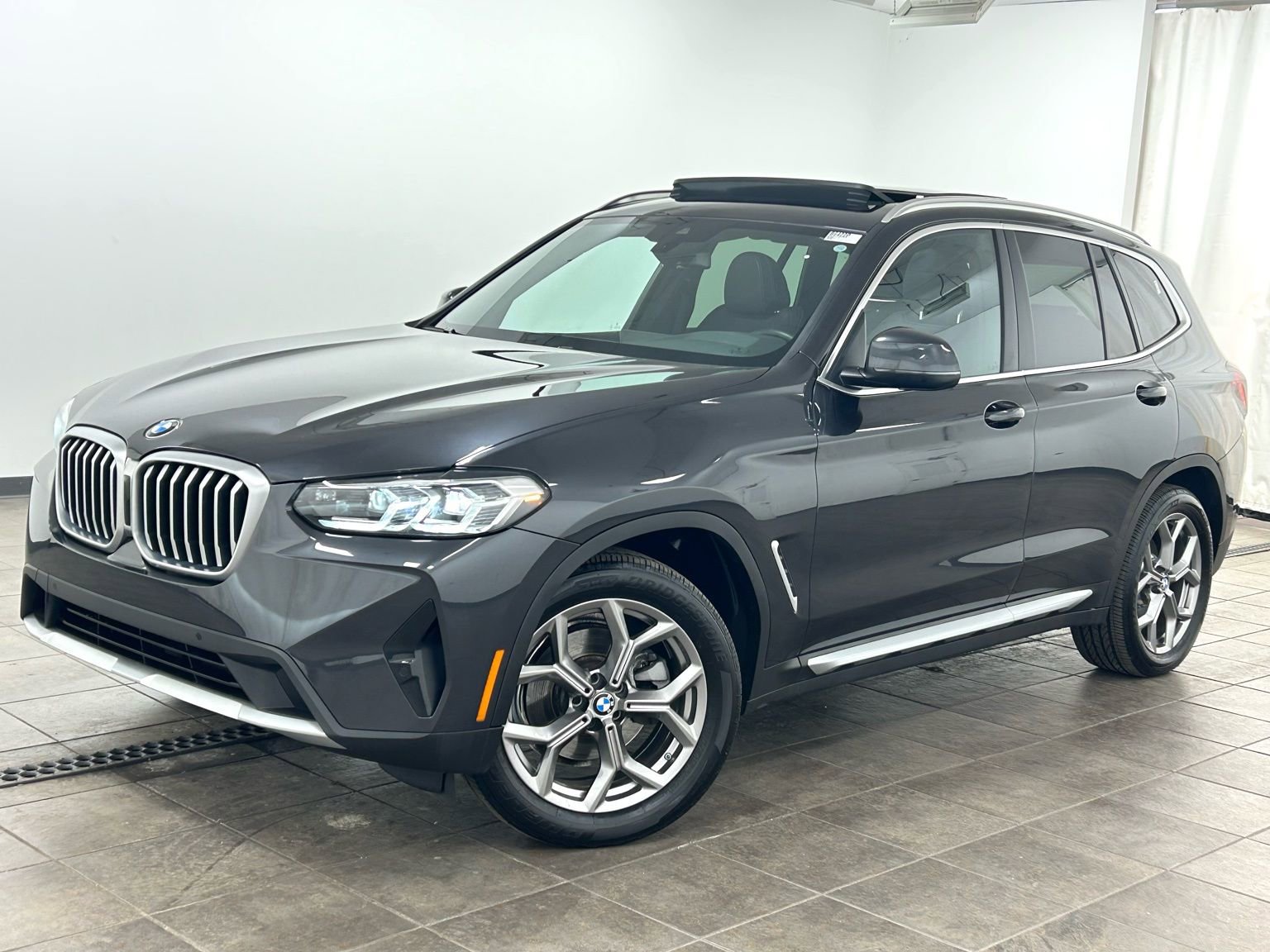 Used 2022 BMW X3 xDrive30i w/ Convenience Package w/ZPA AWD/4WD image 1