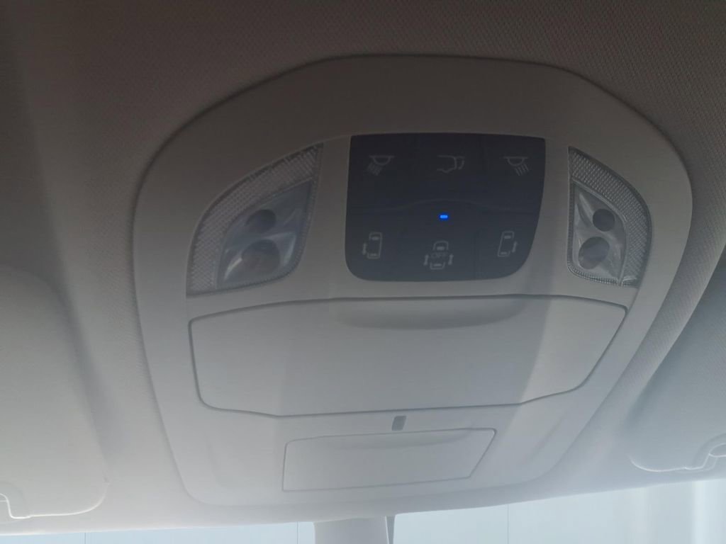 Used 2024 Chrysler Pacifica Touring-L image 23