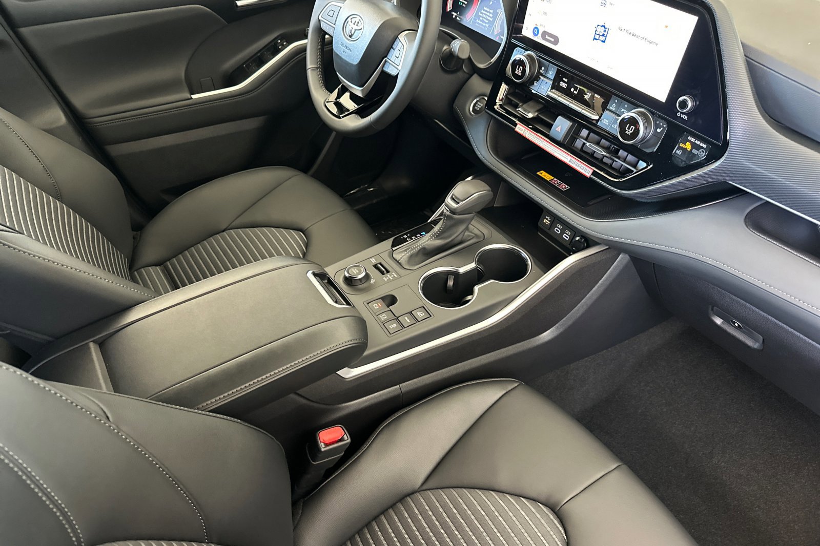 New 2025 Toyota Highlander XSE image 15