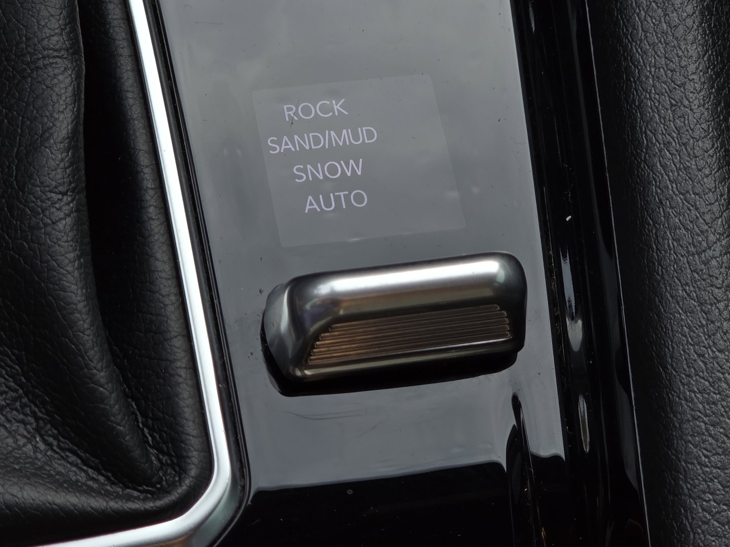 Used 2023 Jeep Compass Trailhawk image 9