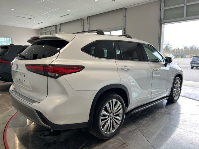 Used 2023 Toyota Highlander Platinum AWD/4WD image 8