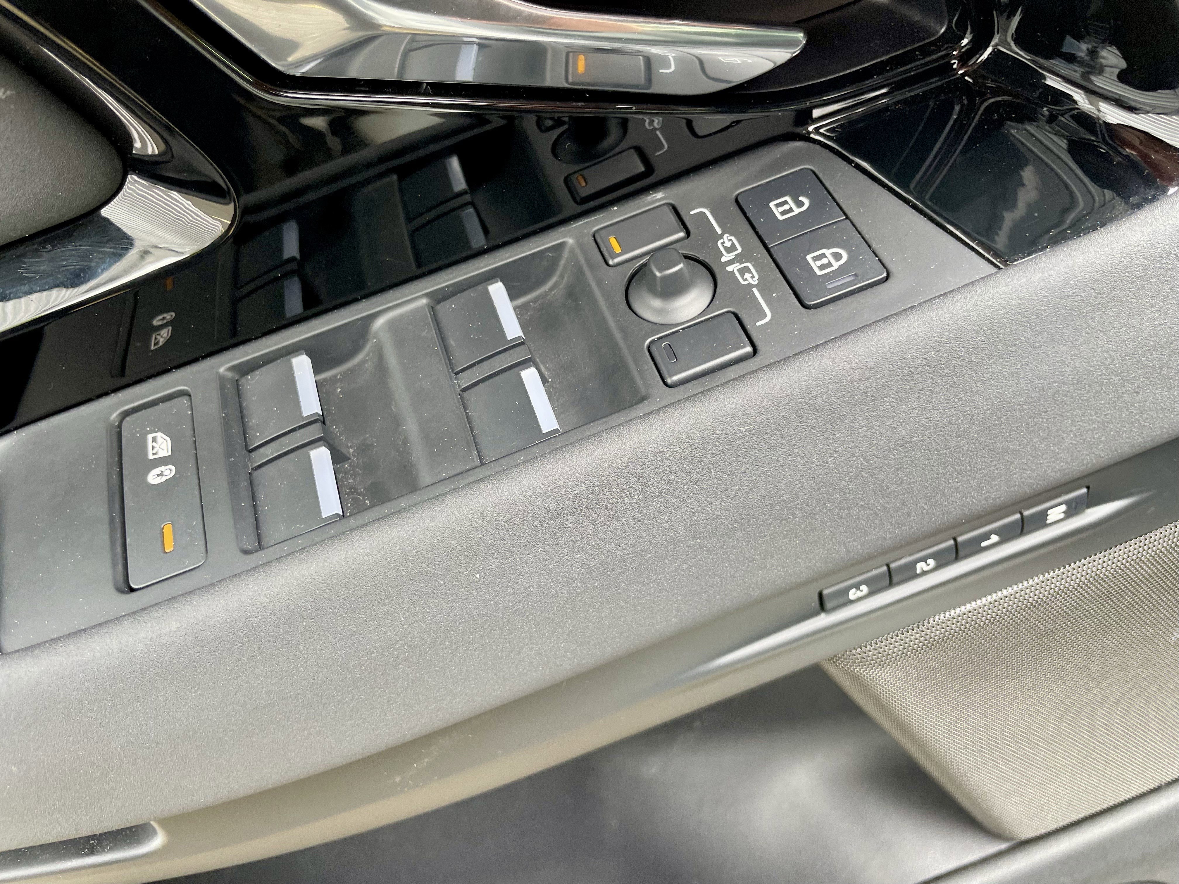 Certified 2025 Land Rover Range Rover Evoque Dynamic SE AWD/4WD image 11