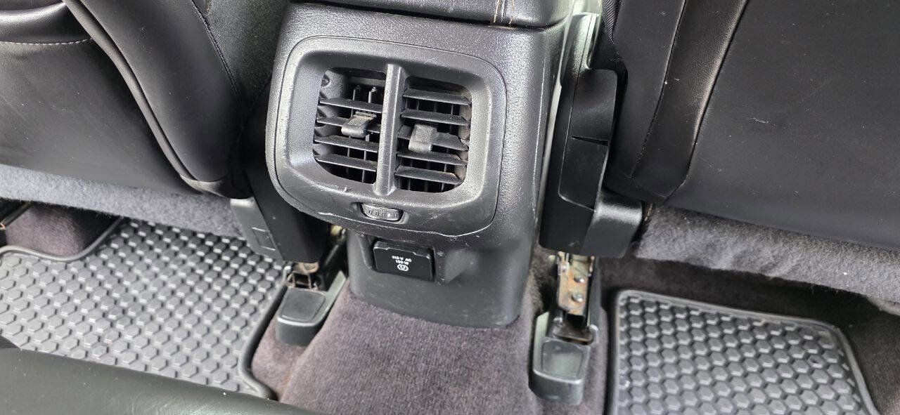 Used 2018 Jeep Cherokee Latitude Plus w/ Cold Weather Group image 15