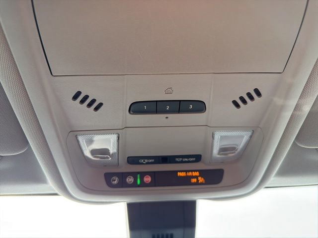 Used 2020 Chevrolet Equinox LT image 32