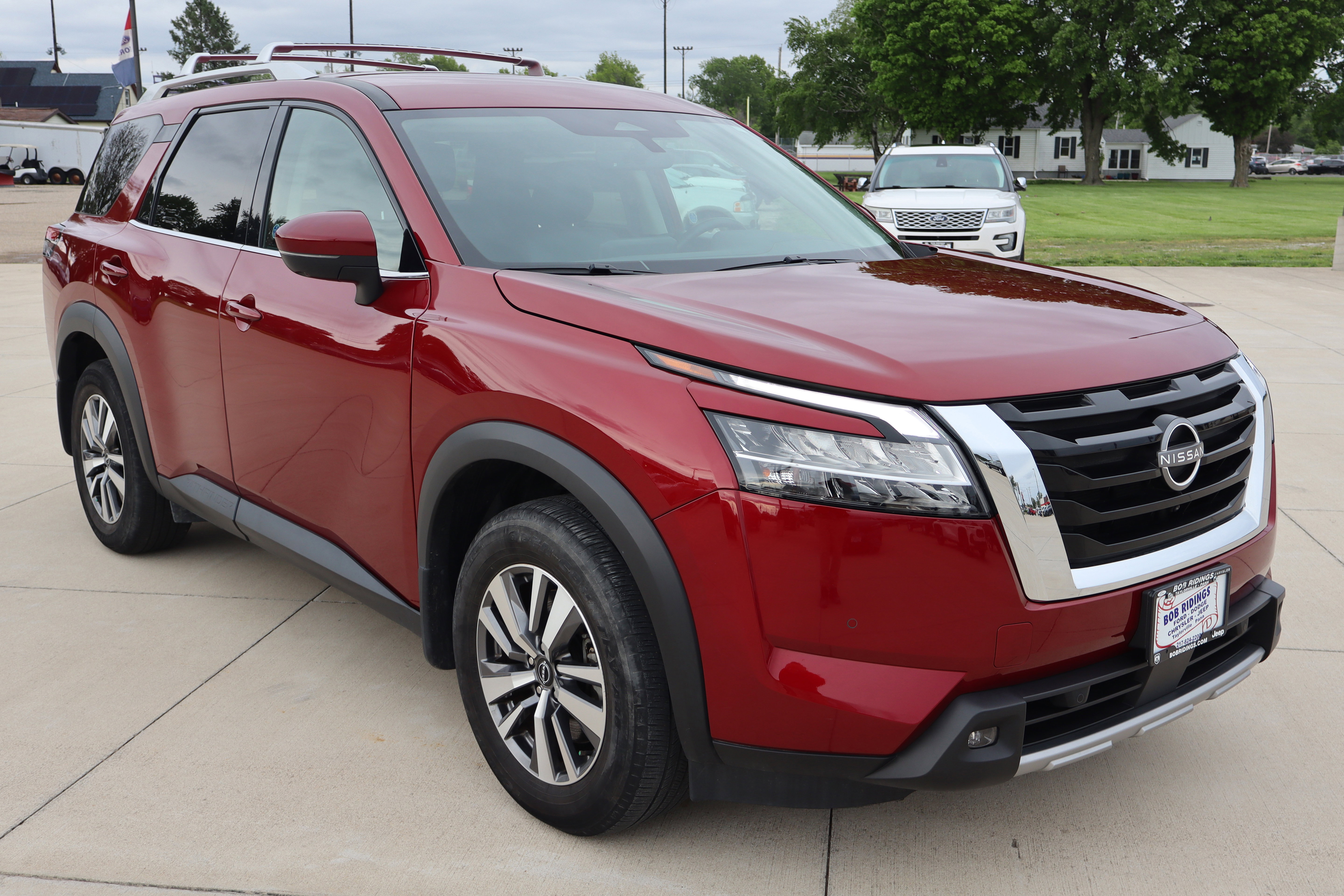 Used 2023 Nissan Pathfinder SL AWD/4WD image 4