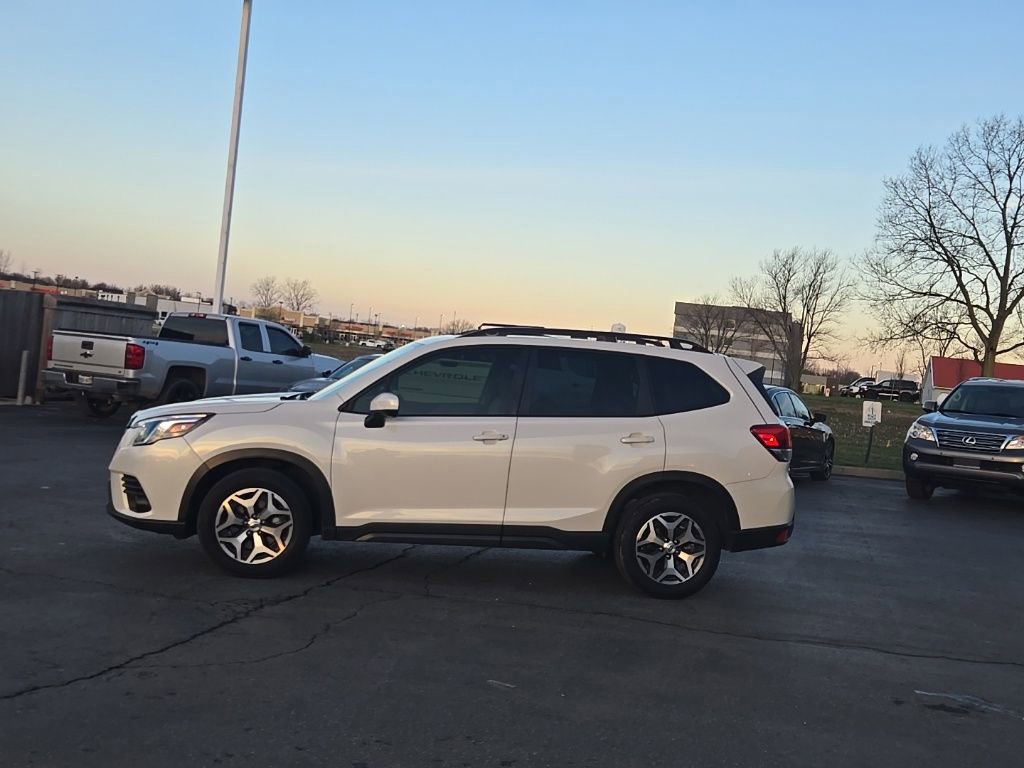 Used 2022 Subaru Forester Premium image 4