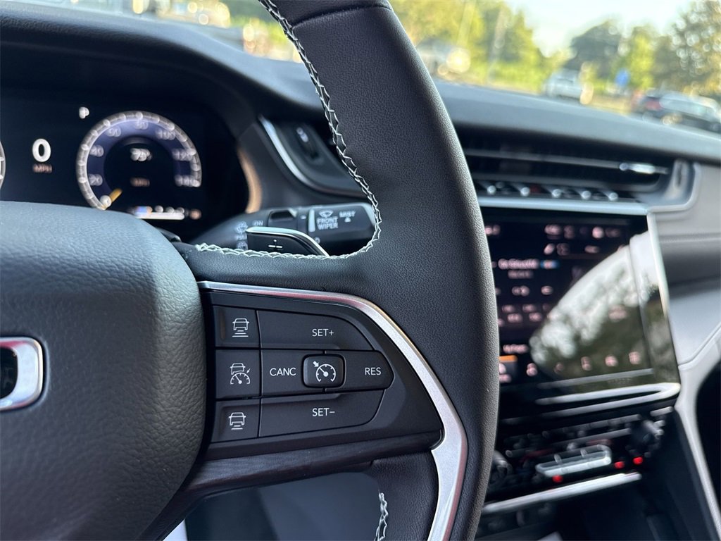 New 2025 Jeep Grand Cherokee L Laredo w/ Luxury Tech Group I image 16