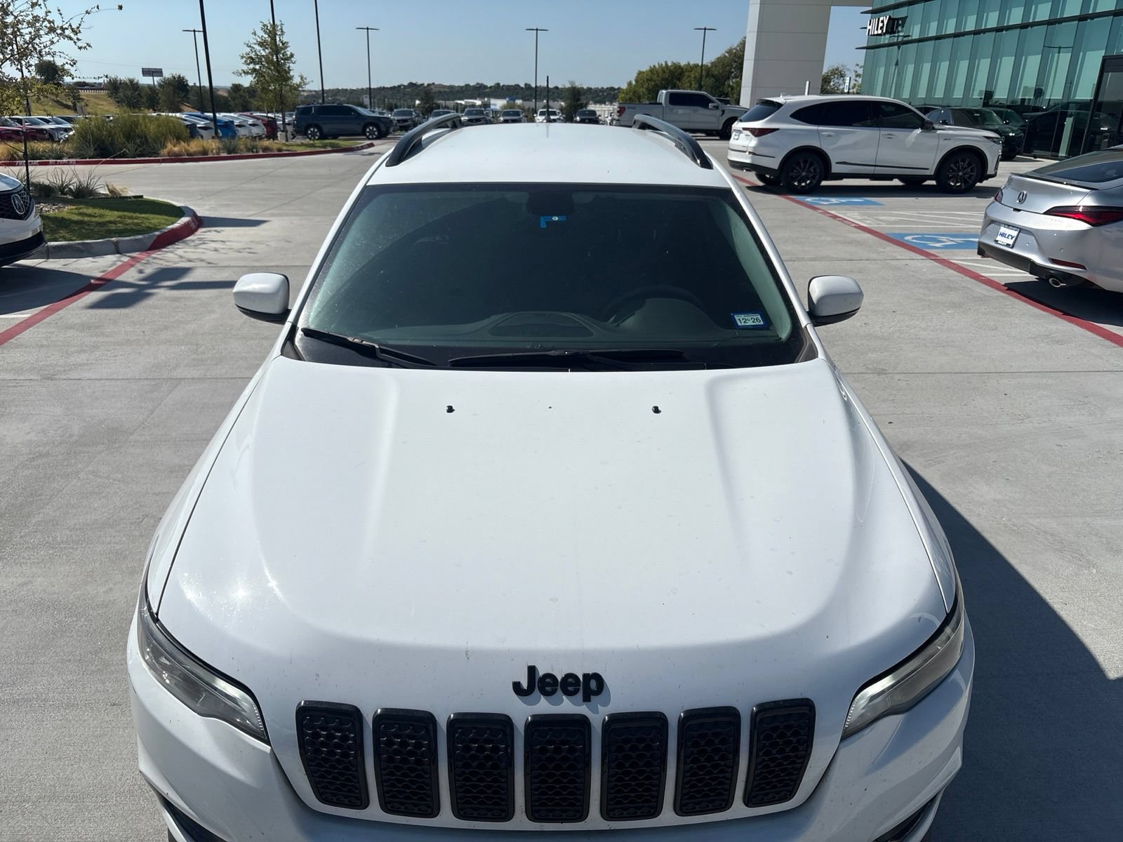 Used 2019 Jeep Cherokee Latitude Plus FWD image 3