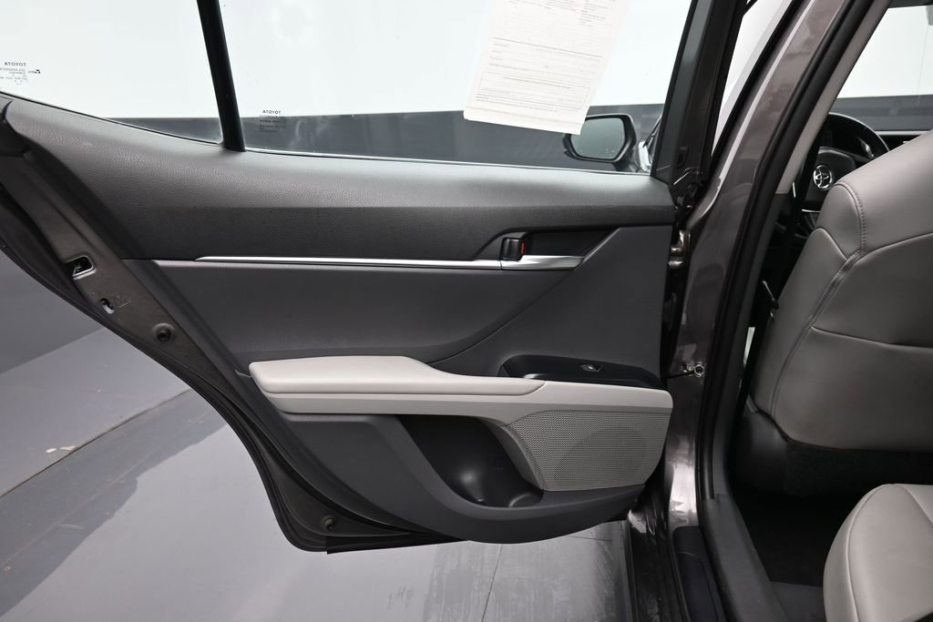 Used 2020 Toyota Camry SE FWD image 34